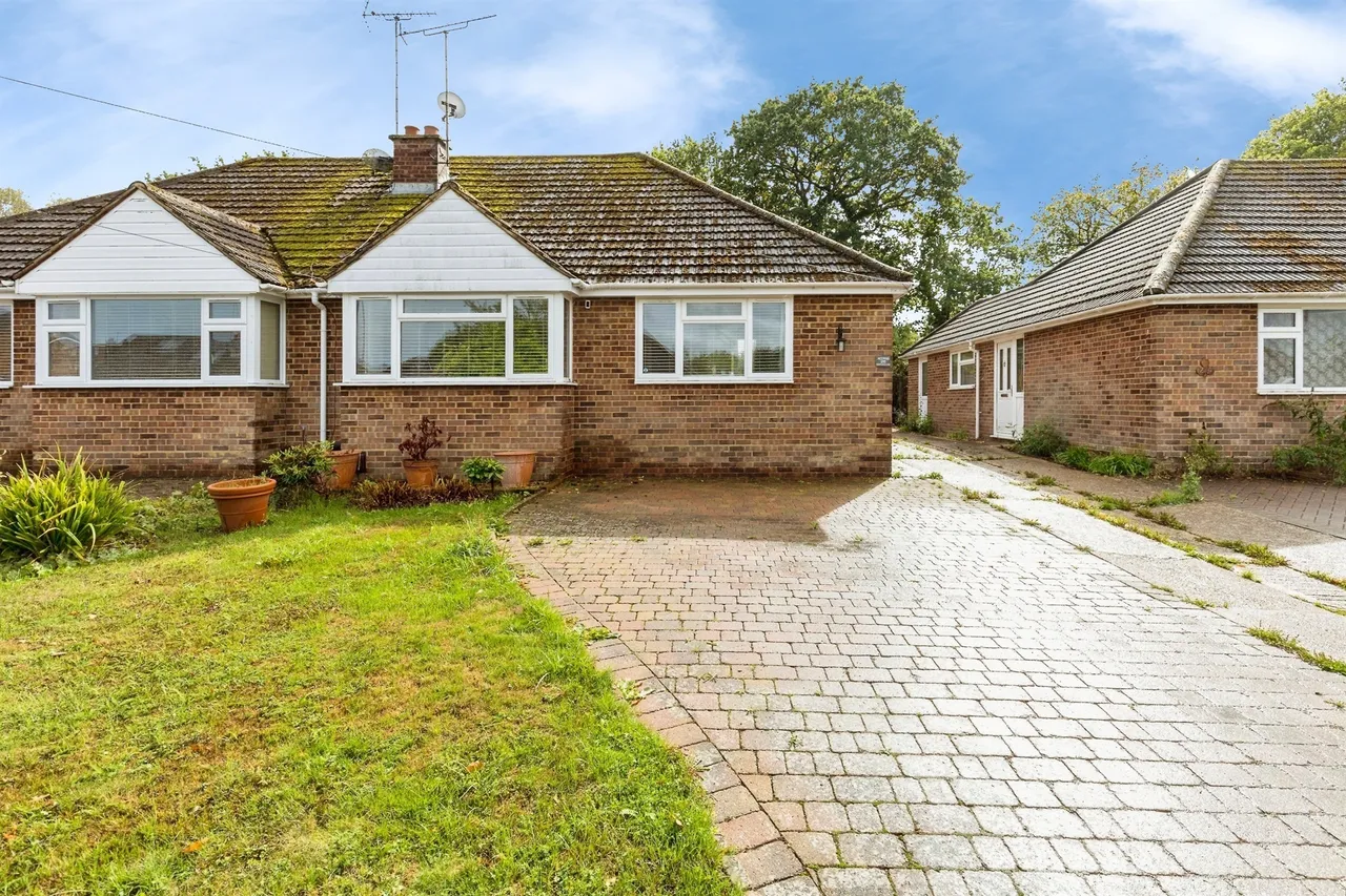 2 bed house for sale — Nightingale Lane, Burgess Hill