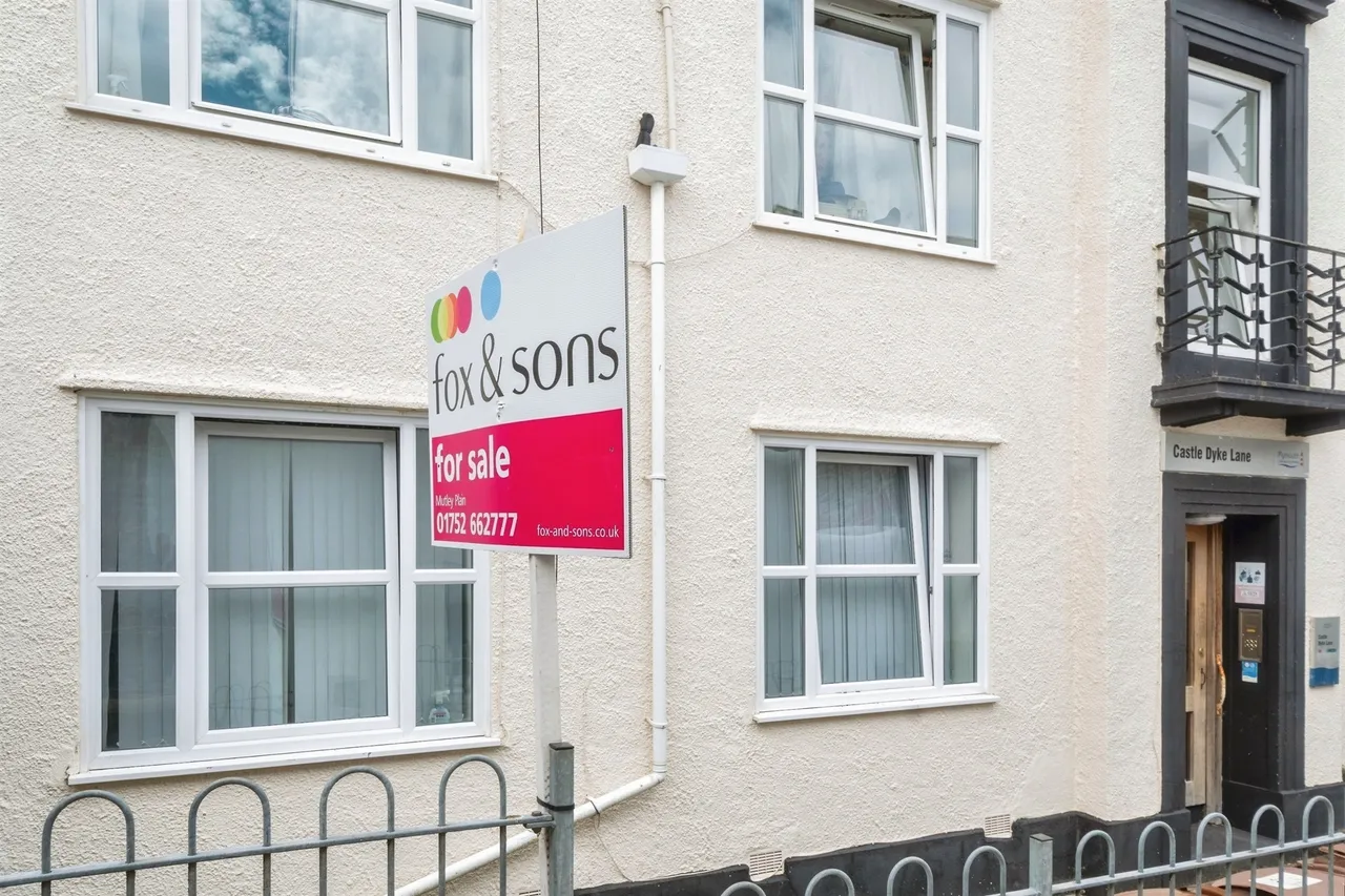 2 bed flat for sale — Castle Dyke Lane, Plymouth