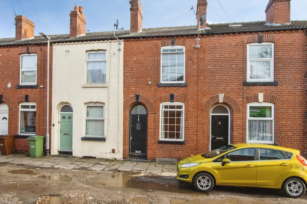 2 bed house for sale — Clement Street, Wakefield, West Yorkshire, WF2