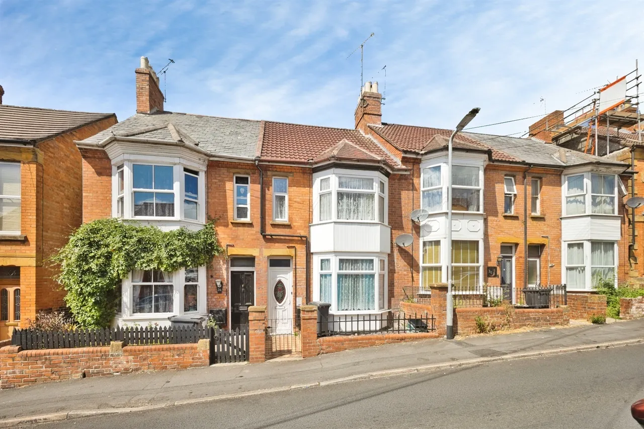 3 bed house for sale — Orchard Street, YEOVIL