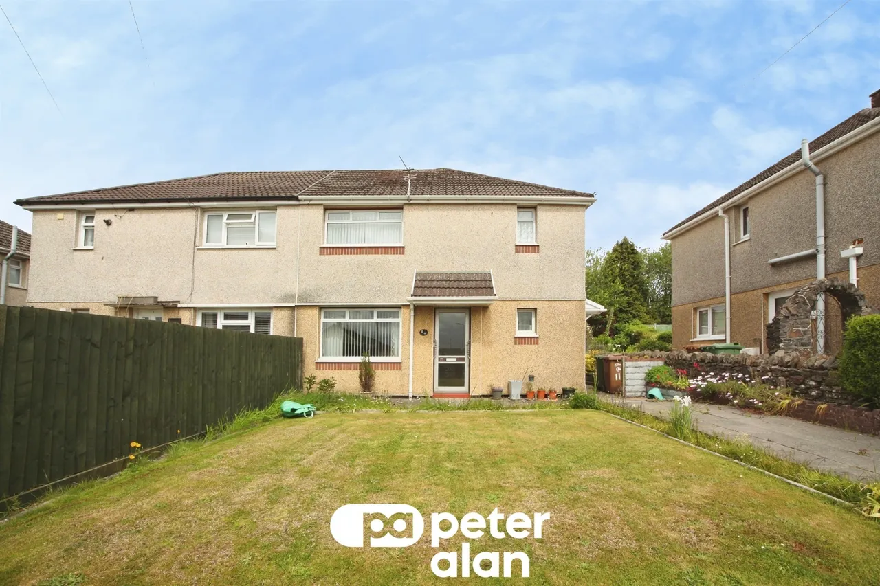 3 bed house for sale, Dan-Y-Gaer Road, Hengoed, CF82