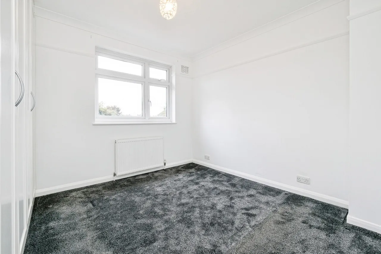 Warren Drive, Hornchurch, RM12, photo 17