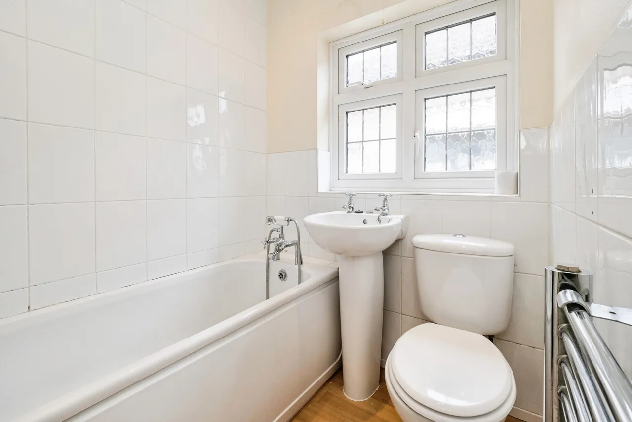 Warren Drive, Hornchurch, RM12, photo 14