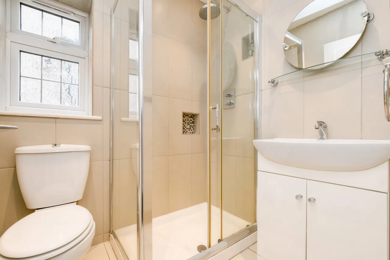 Warren Drive, Hornchurch, RM12, photo 13