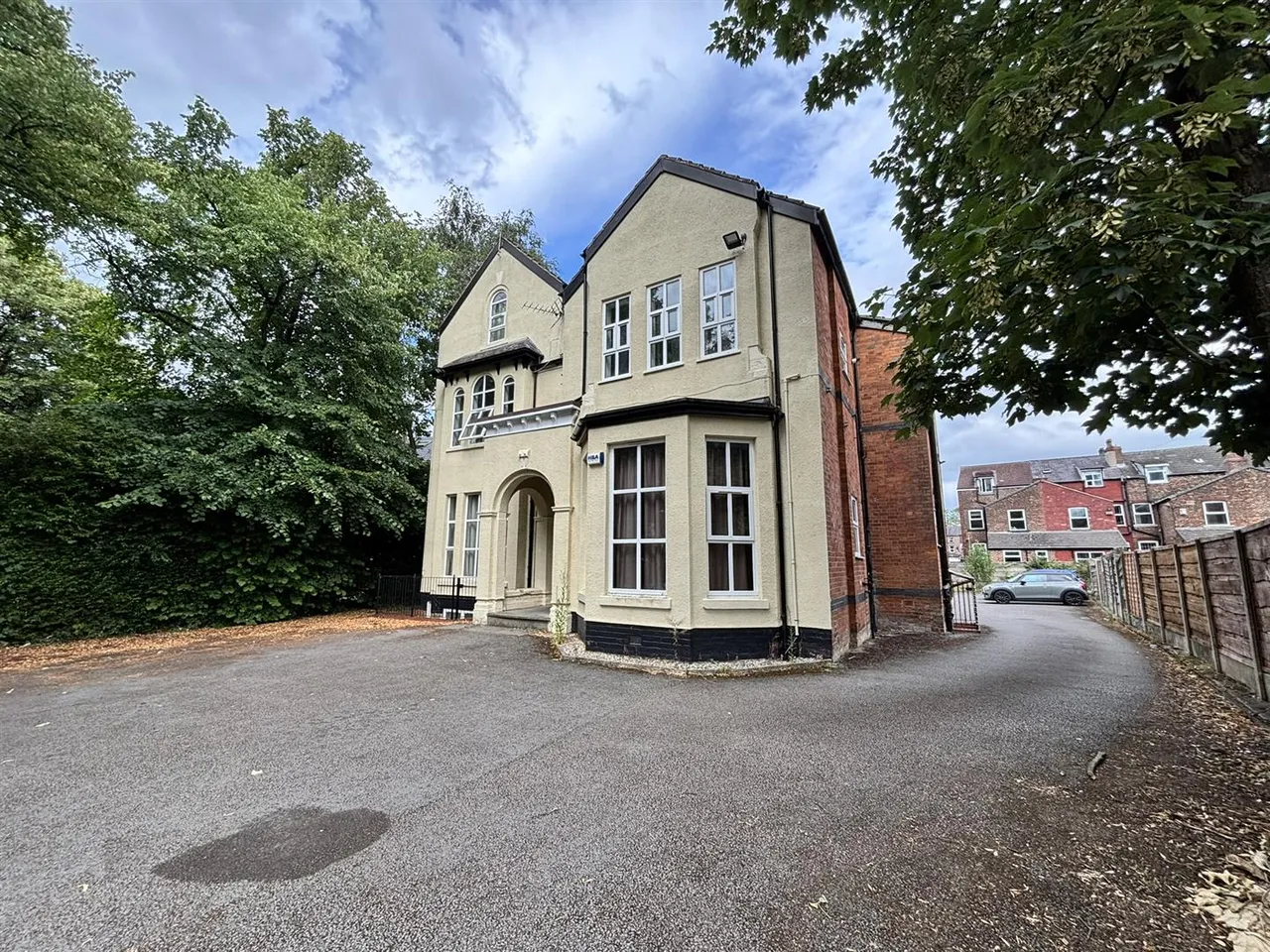 3 bed flat to rent, Ladybarn Crescent, Fallowfield, M14