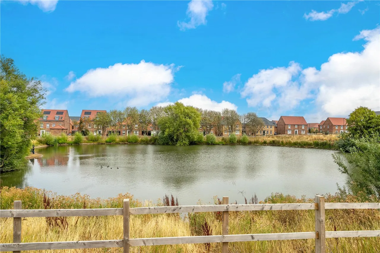 Bates Close, Bourne, Lincolnshire, PE10, photo 2