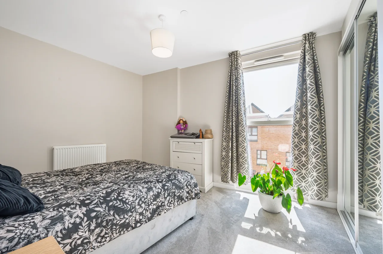 London, NW9, photo 6