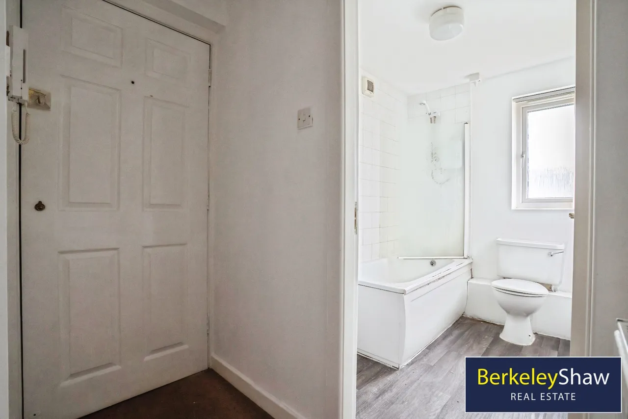 Francine Close, Liverpool, L3, photo 7