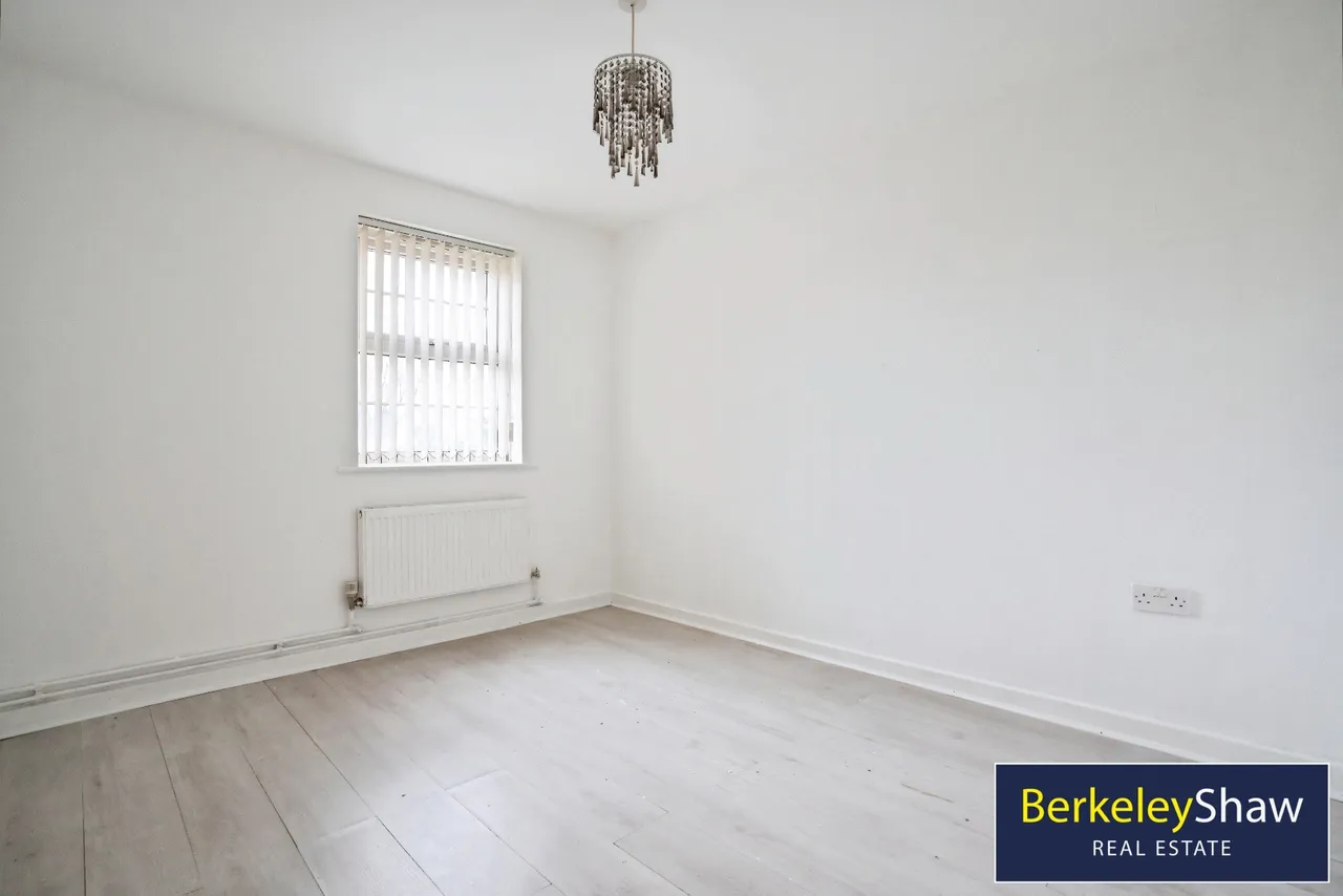 Francine Close, Liverpool, L3, photo 6