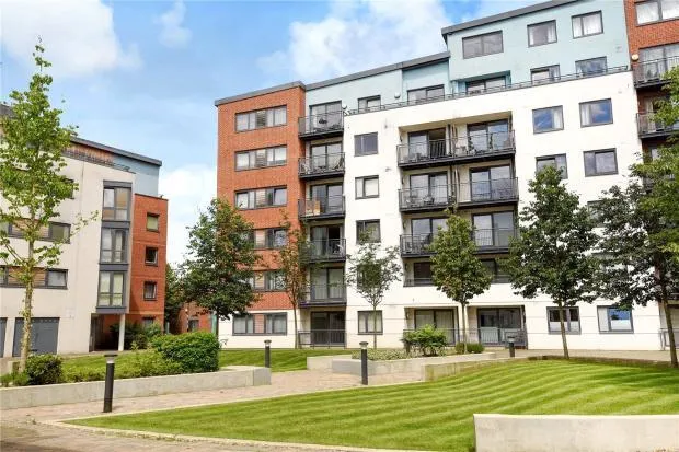 2 bed flat to rent, The Courtyard, Camberley, GU15