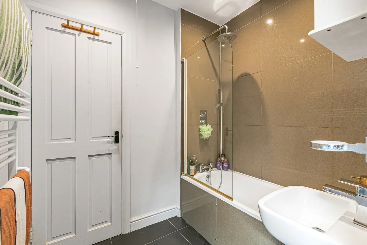 Staines Road, Twickenham, TW2, photo 16