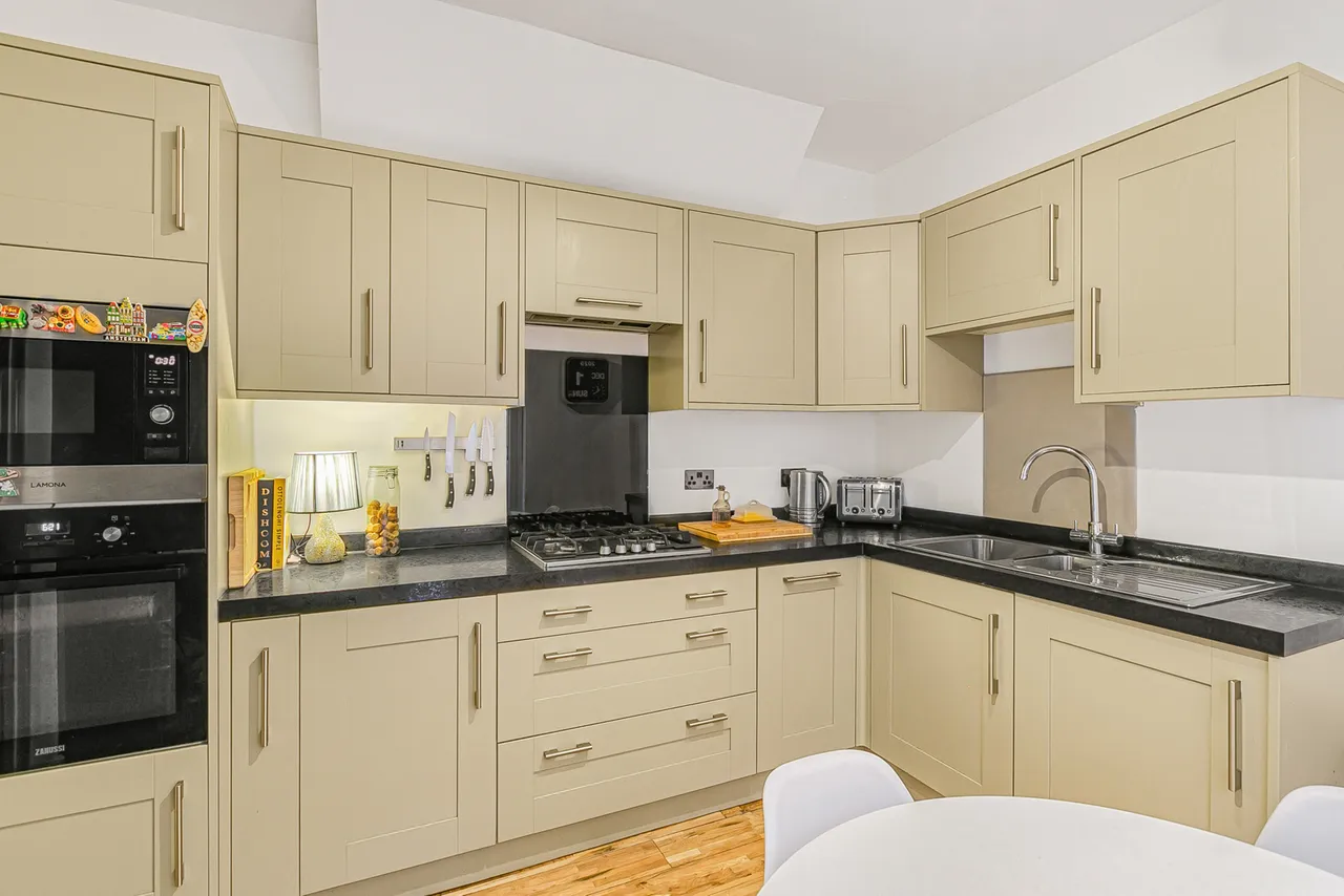 Staines Road, Twickenham, TW2, photo 13