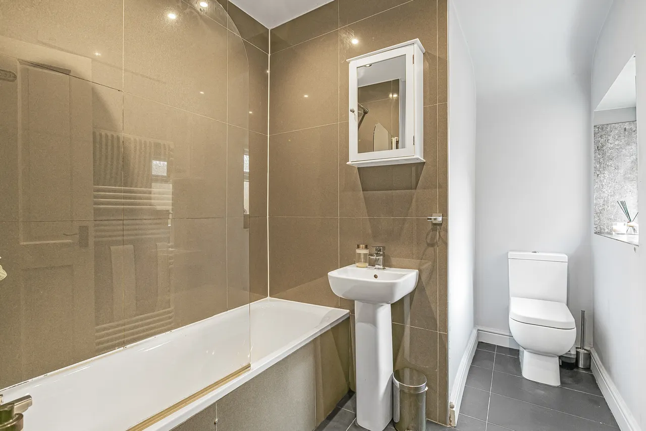 Staines Road, Twickenham, TW2, photo 6