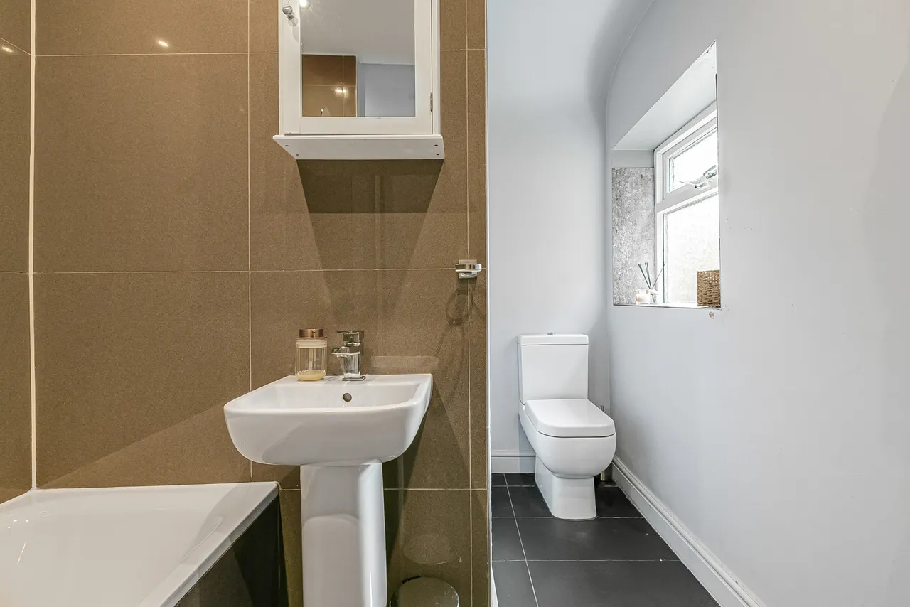 Staines Road, Twickenham, TW2, photo 17