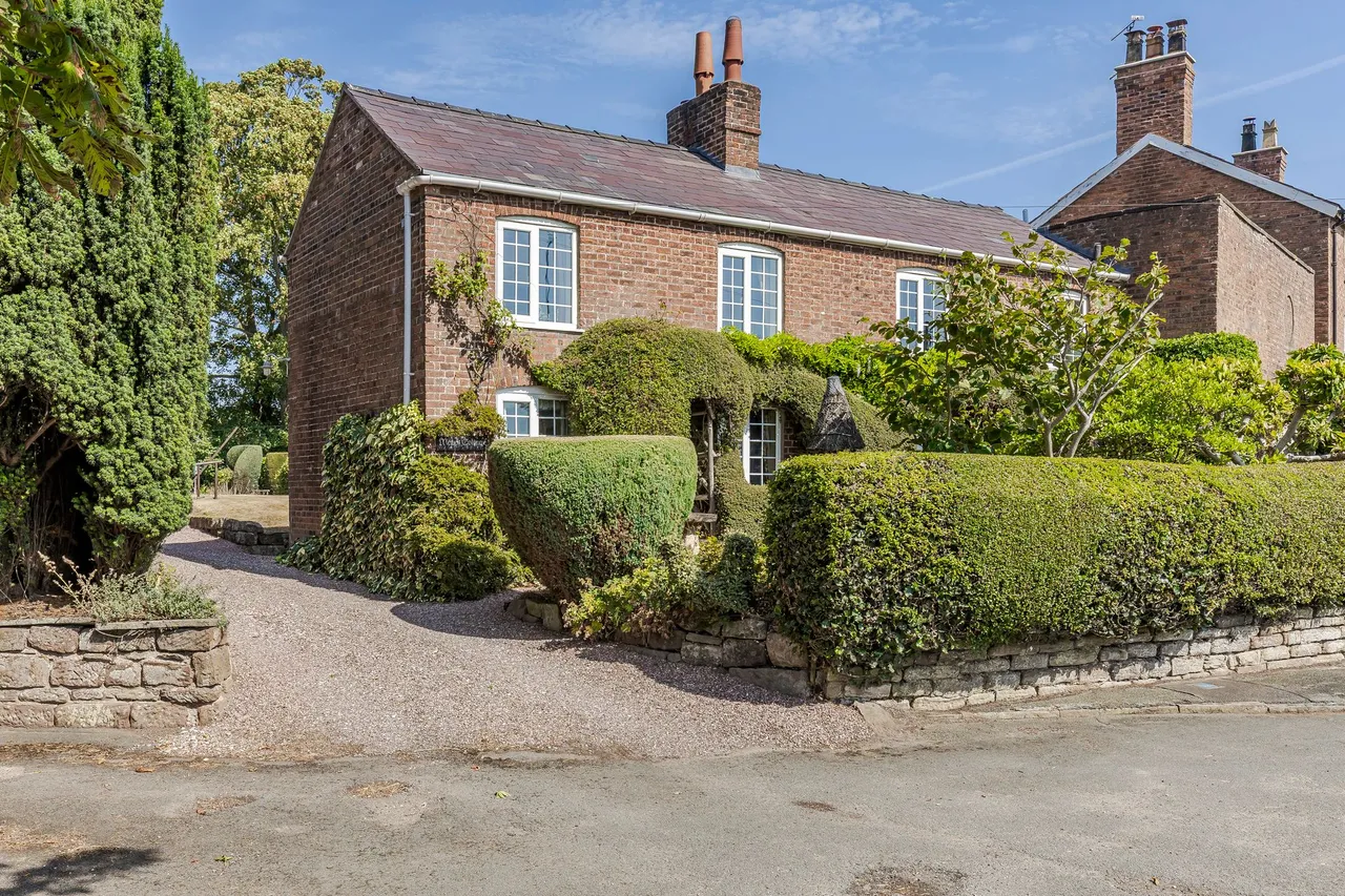 2 bed house for sale, Tarvin, Chester