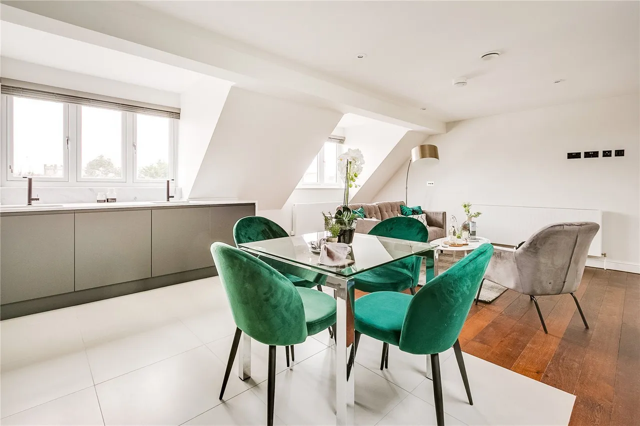 2 bed flat to rent, Beechcroft Avenue, Golders Green, NW11