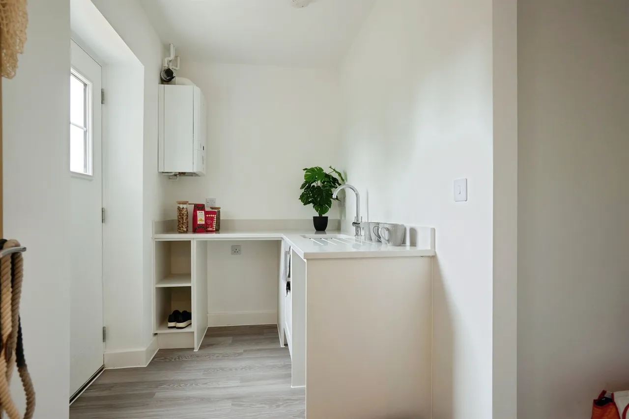 Off Dancing Lane, BA9, photo 15