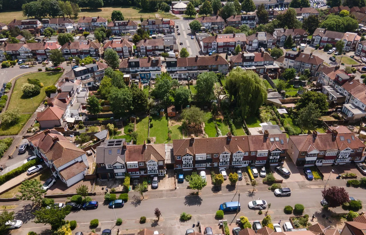 Brackley Square, Woodford Green, IG8, photo 19