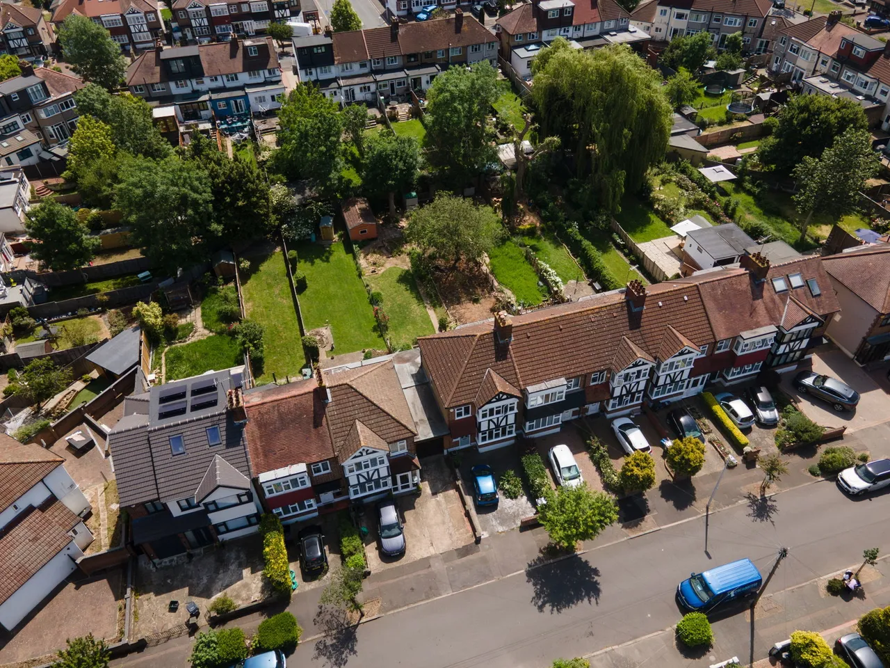 Brackley Square, Woodford Green, IG8, photo 37