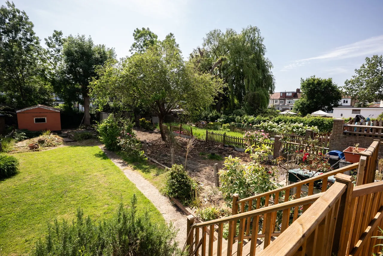 Brackley Square, Woodford Green, IG8, photo 25
