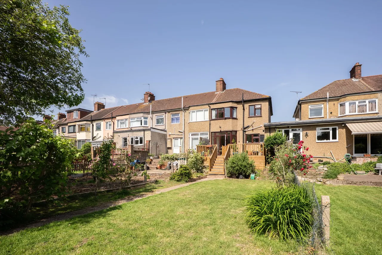 Brackley Square, Woodford Green, IG8, photo 38