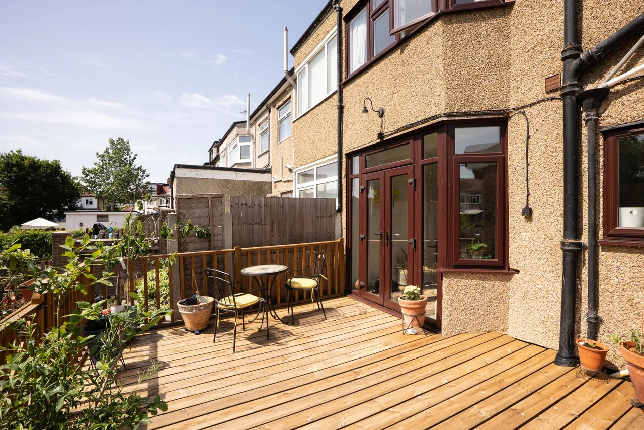 Brackley Square, Woodford Green, IG8, photo 17