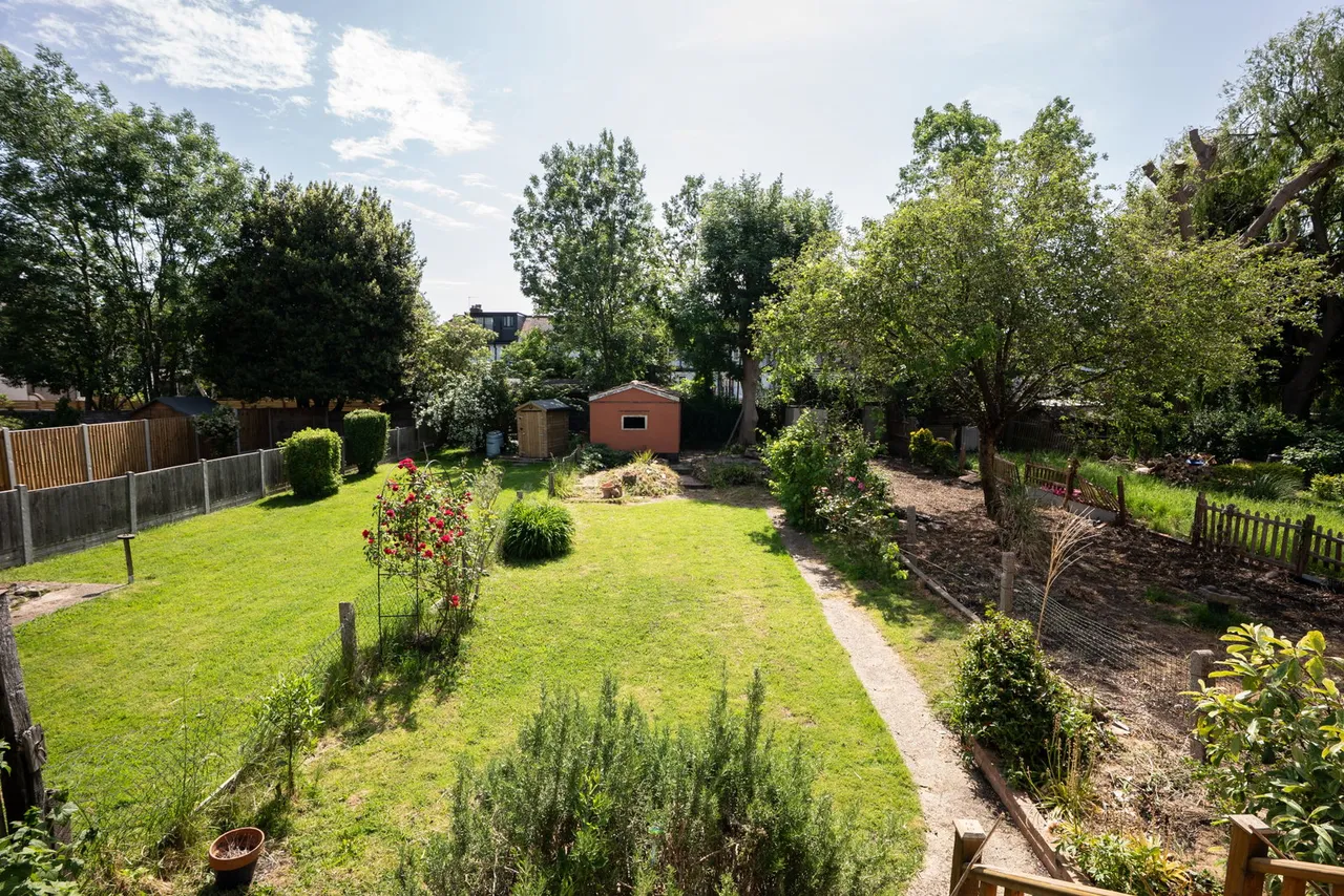 Brackley Square, Woodford Green, IG8, photo 9