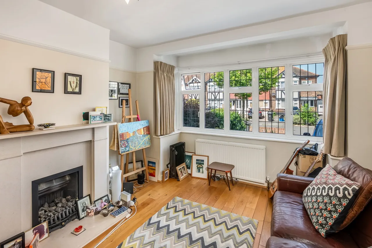 Brackley Square, Woodford Green, IG8, photo 3