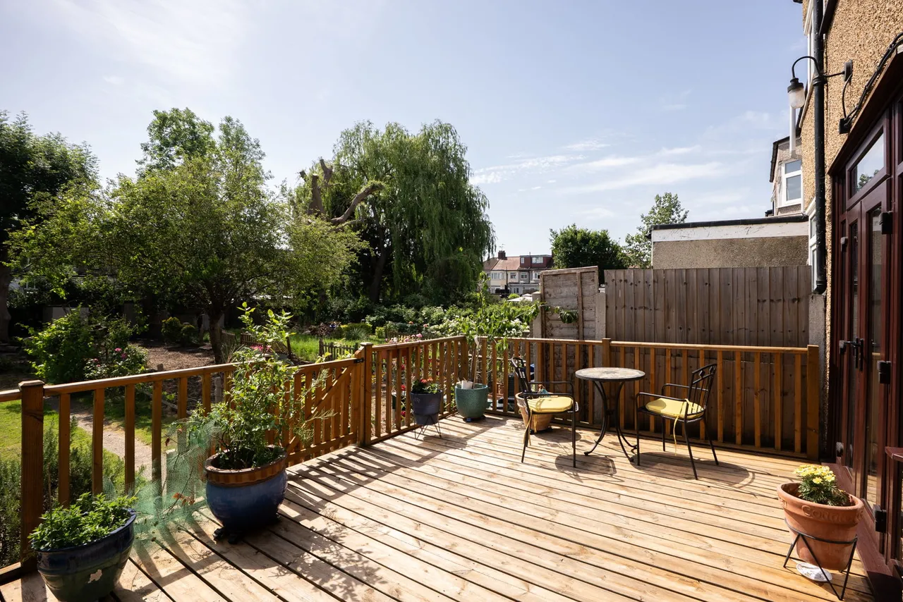 Brackley Square, Woodford Green, IG8, photo 16
