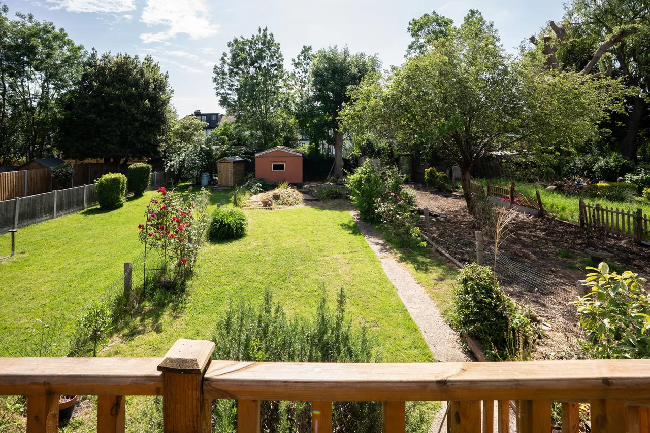 Brackley Square, Woodford Green, IG8, photo 7