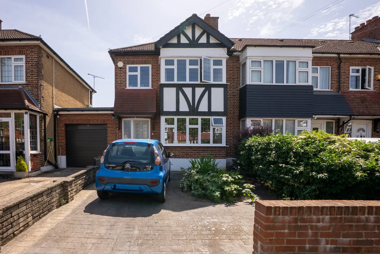 Brackley Square, Woodford Green, IG8, photo 18