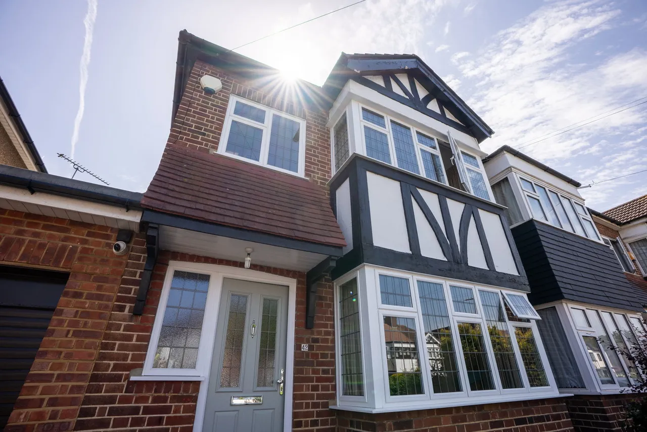 Brackley Square, Woodford Green, IG8, photo 12