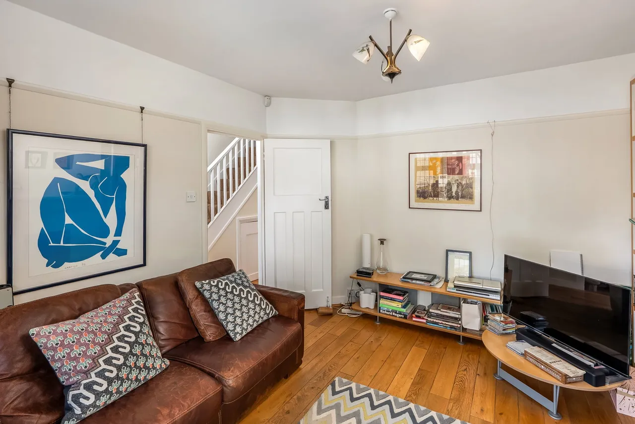 Brackley Square, Woodford Green, IG8, photo 2