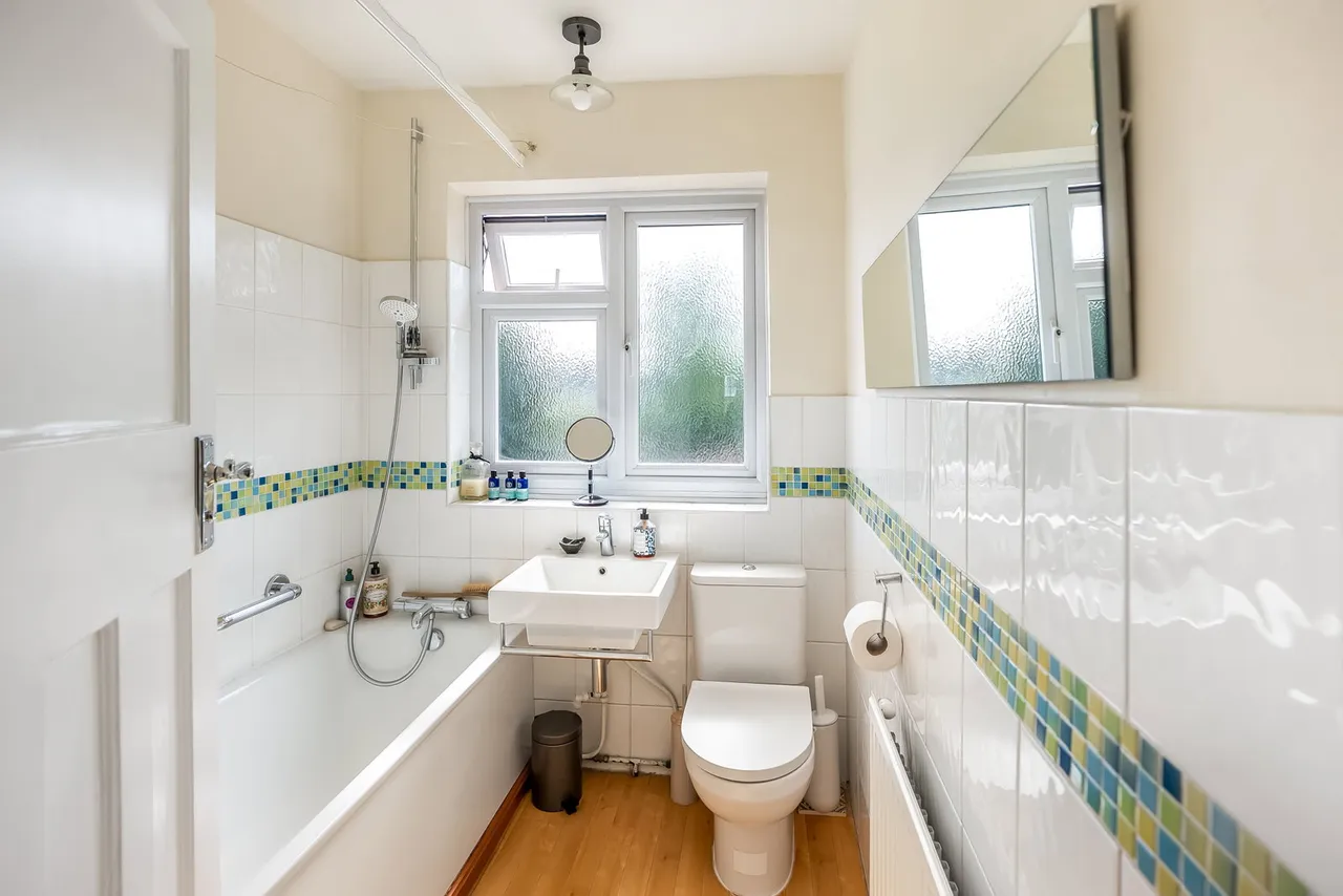 Brackley Square, Woodford Green, IG8, photo 32