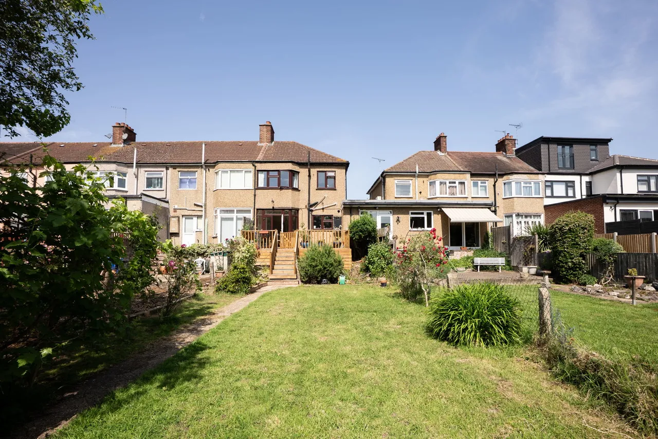 Brackley Square, Woodford Green, IG8, photo 14