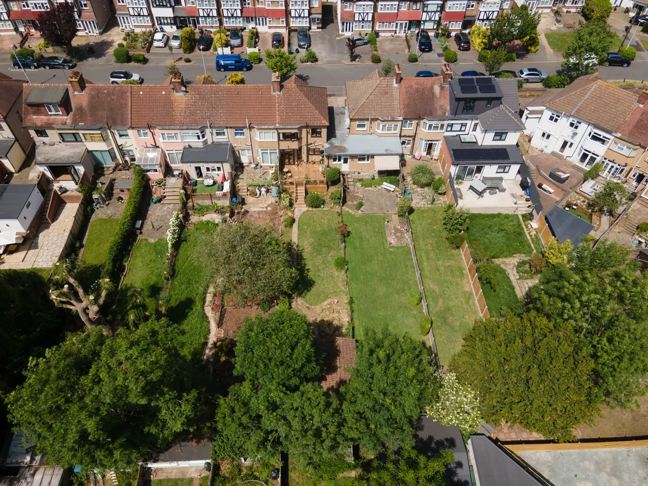 Brackley Square, Woodford Green, IG8, photo 34