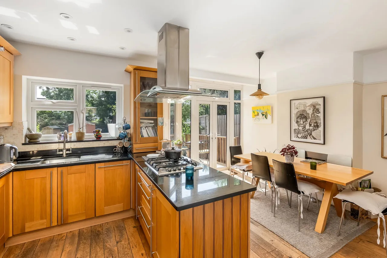 Brackley Square, Woodford Green, IG8, photo 4