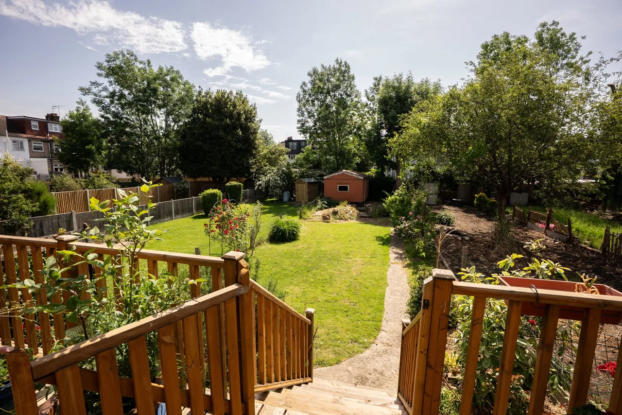 Brackley Square, Woodford Green, IG8, photo 8