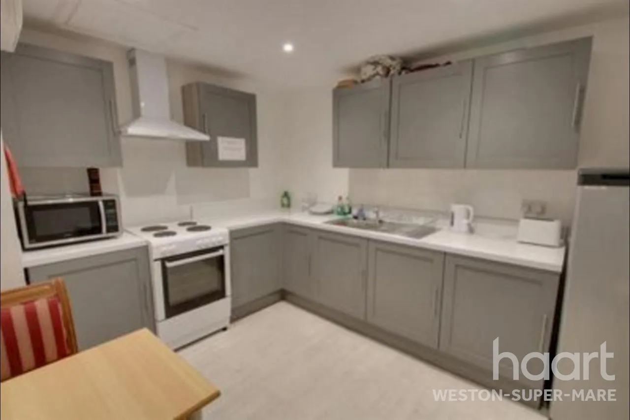 High Street, BS23, photo 4