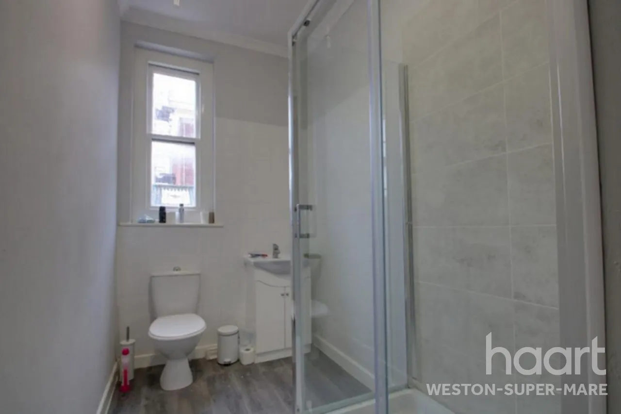 High Street, BS23, photo 2