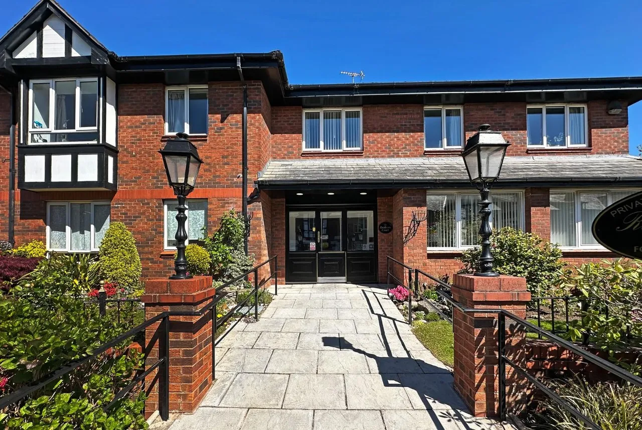 Brown Street, Hale, Cheshire WA14 2EU, photo 17