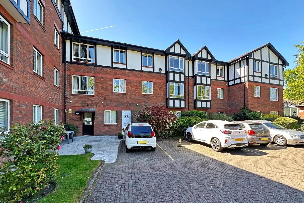 Brown Street, Hale, Cheshire WA14 2EU, photo 18