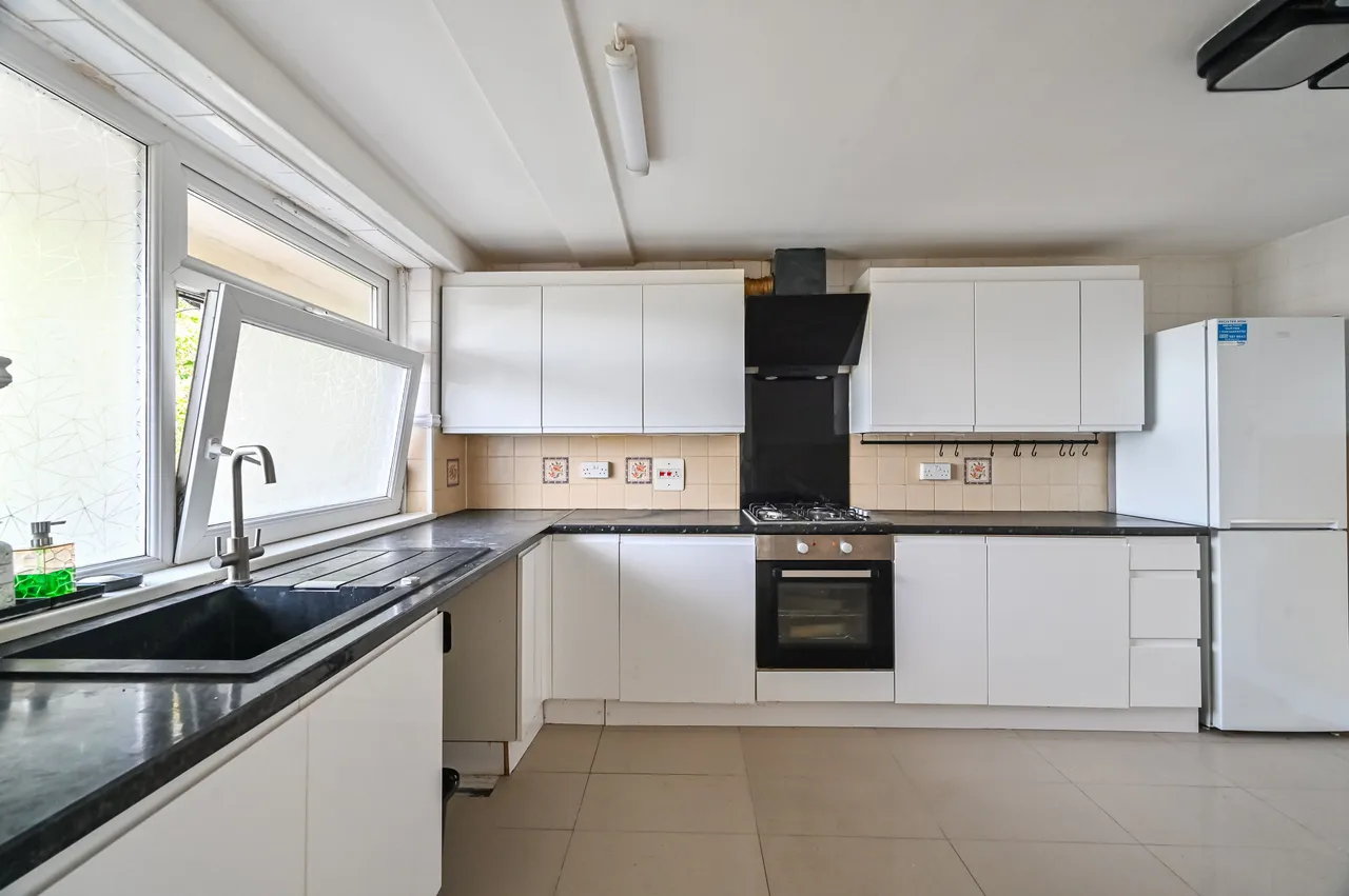5 bed flat to rent, London, E3