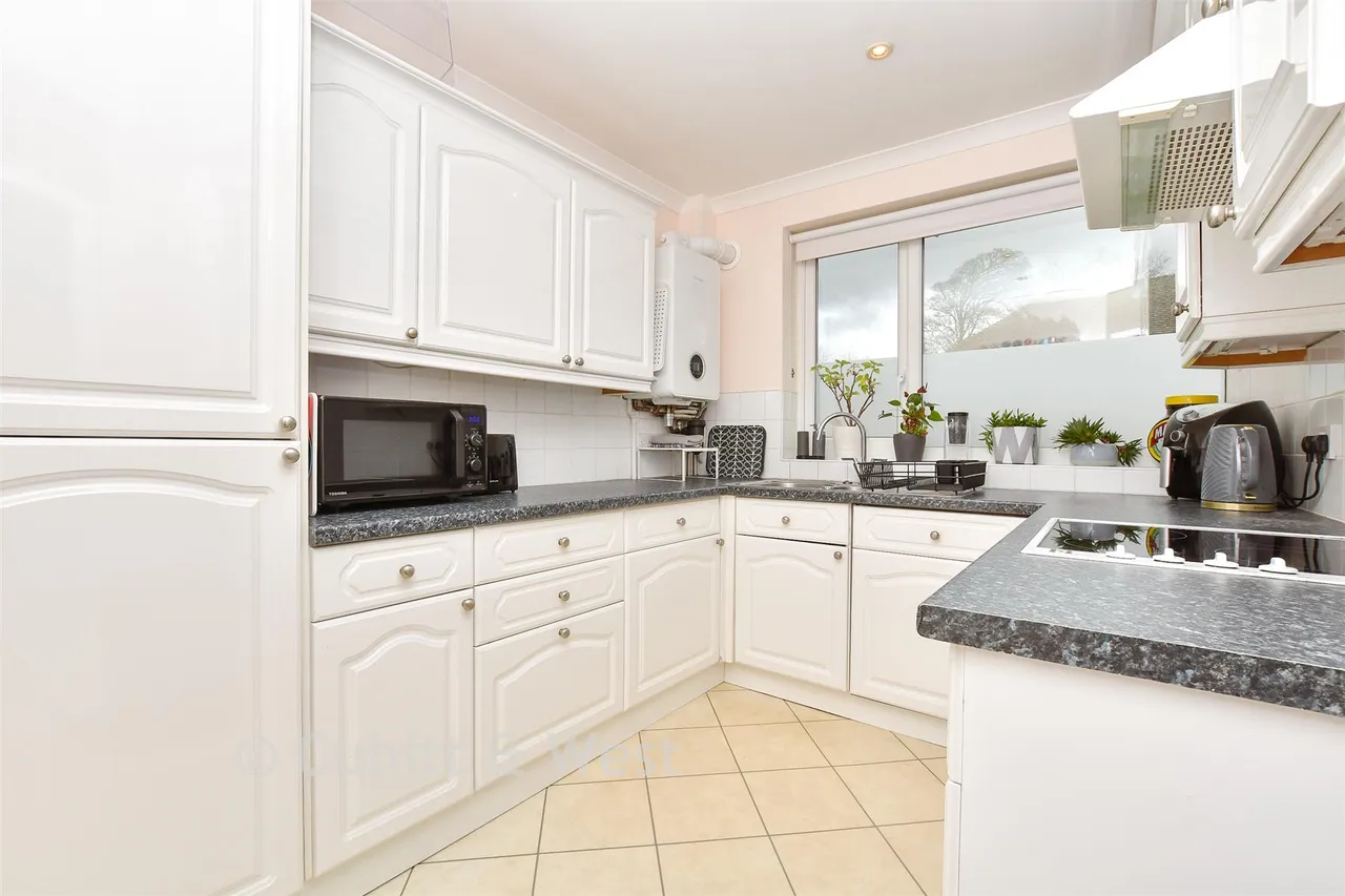 Courtlands Crescent, Banstead, SM7, photo 5