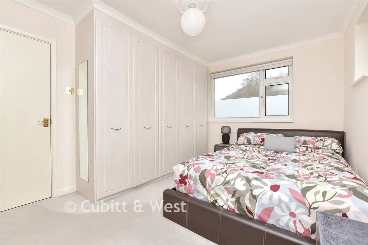 Courtlands Crescent, Banstead, SM7, photo 8