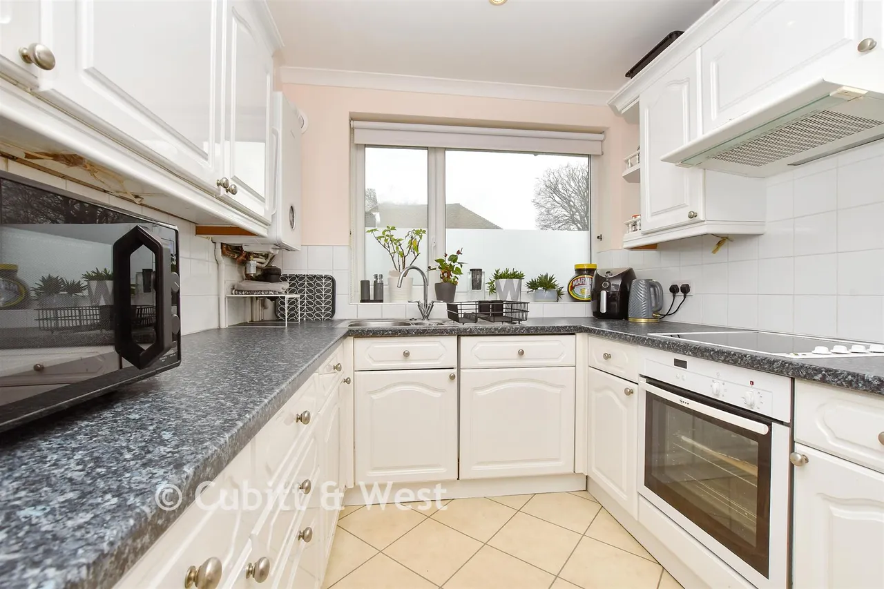 Courtlands Crescent, Banstead, SM7, photo 4