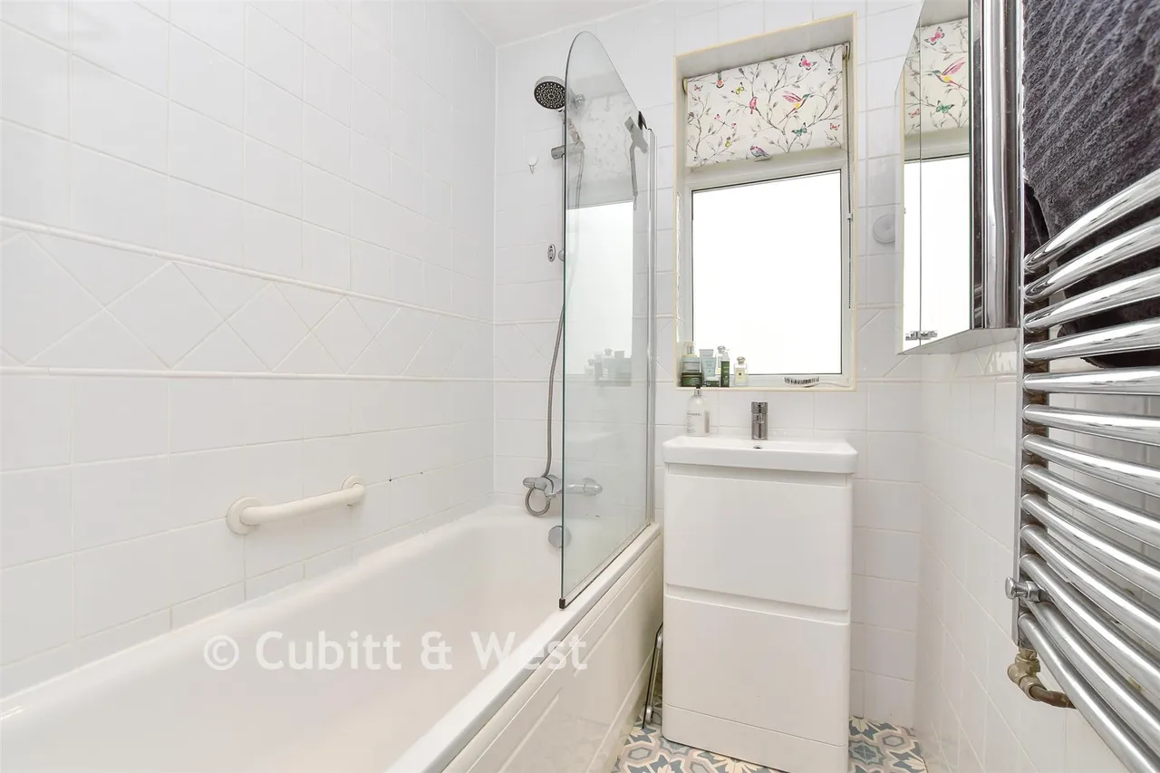 Courtlands Crescent, Banstead, SM7, photo 10