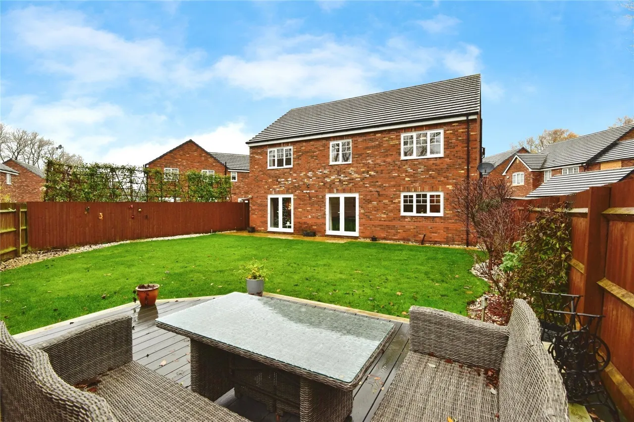 Long Croft Close, Holmes Chapel, Crewe, Cheshire, CW4, photo 2