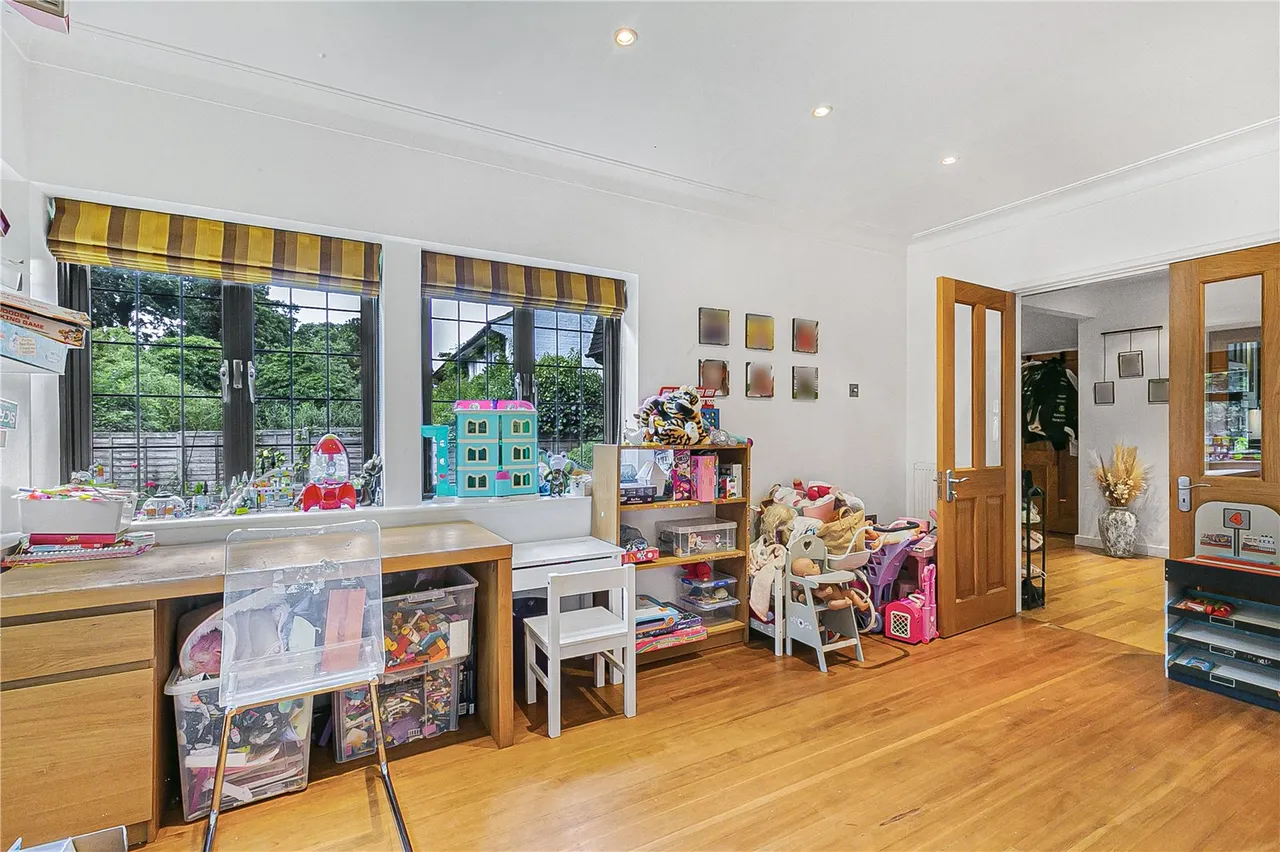 Kentish Lane, Brookmans Park, Hertfordshire, AL9 6NG, photo 10