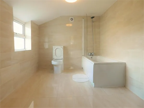 Pole Hill Road, Uxbridge, Greater London, UB10 0PZ, photo 6